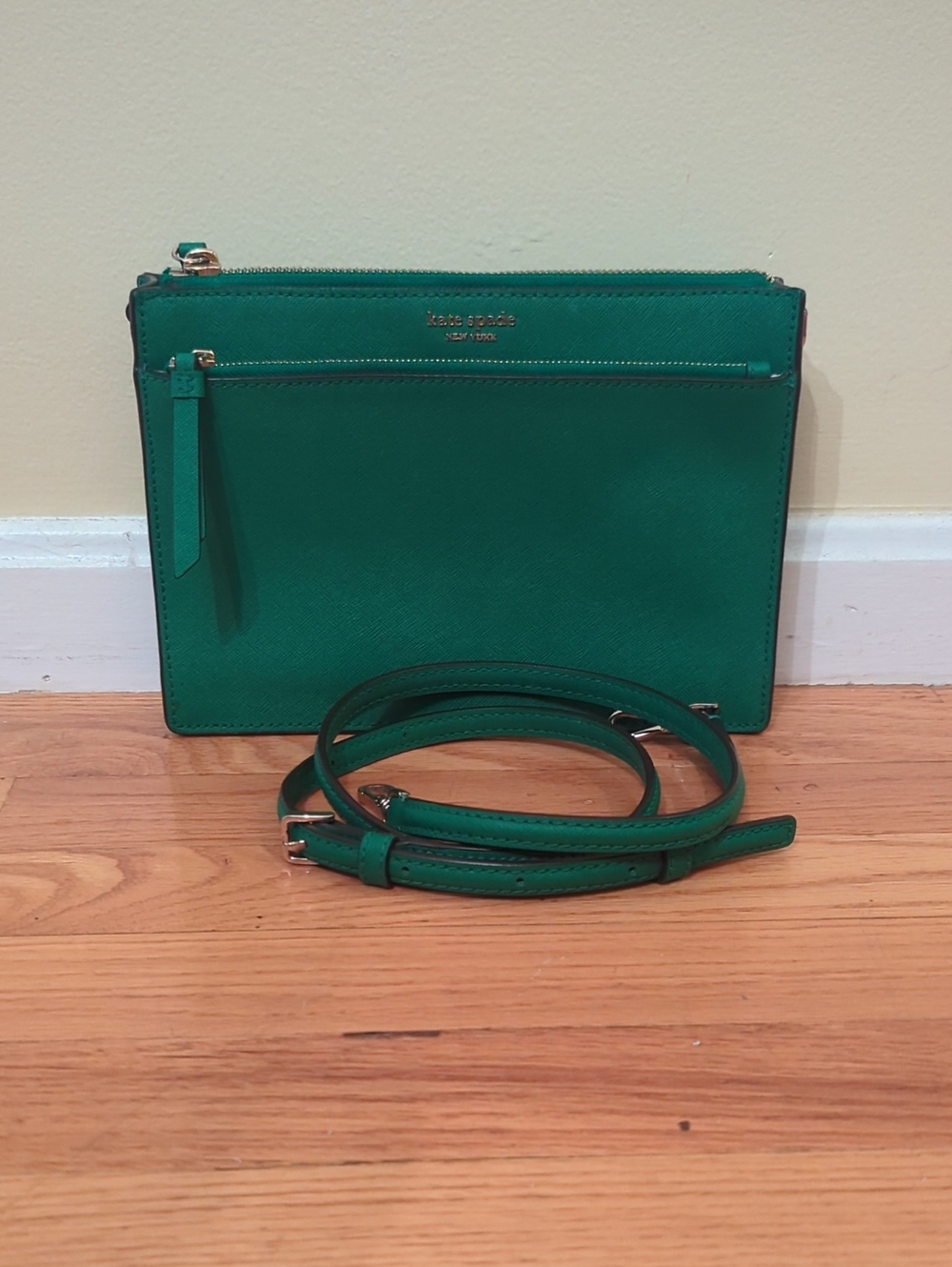 kate spade emerald green crossbody pouch with detachable strap